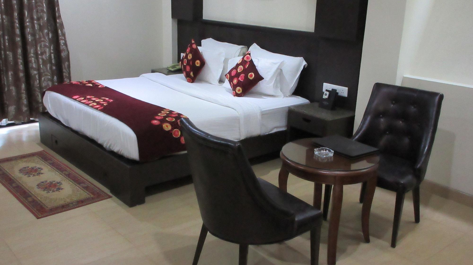 กร็องเดอ เดอ สันจี Hotel กาลังกูติ ภายนอก รูปภาพ